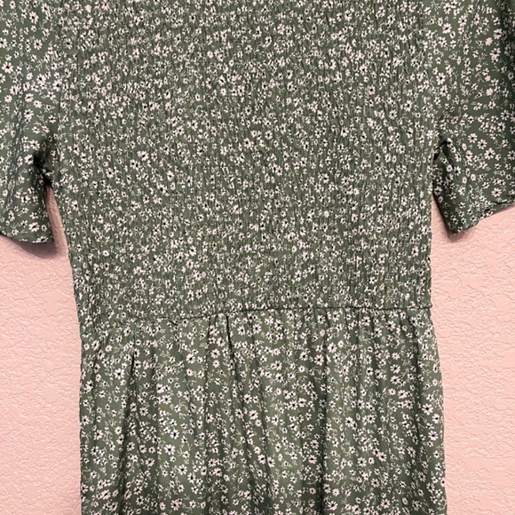 Wednesdays girl green floral dress - Picture 4 of 5